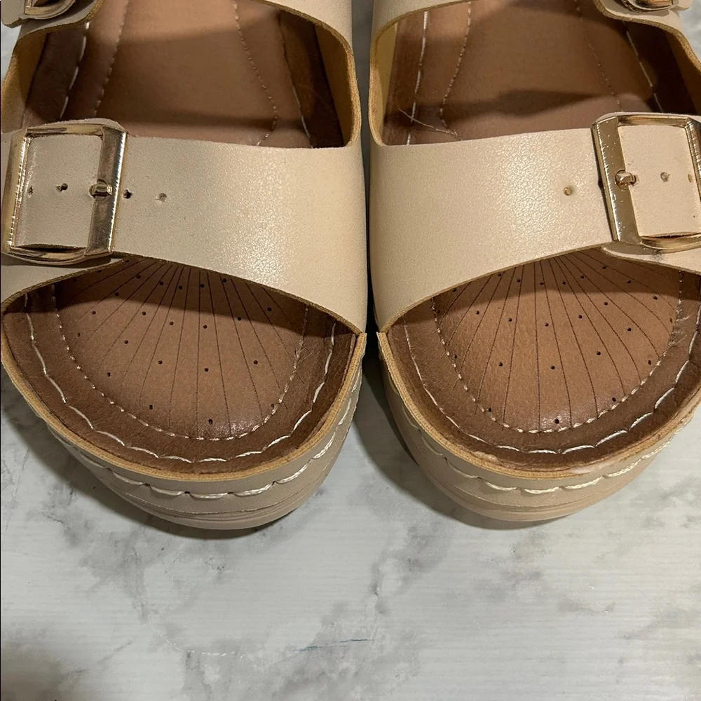 UNBRANDED WOMENS DOUBLE BUCKLE STRAP SANDALS CREAM SZ 8